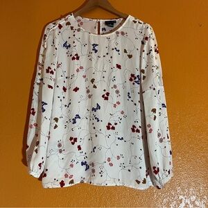 Liz Claiborne Blouse in Elegant Floral Print